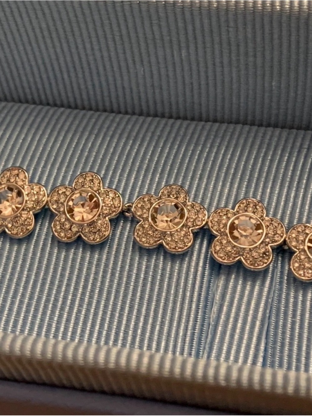 Ariana Grande x Swarovski
Bracelet Mix cut, Flower, White, Rhodium plated - Picture 4 of 6